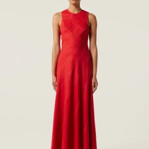Robe rouge à découpes