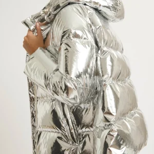 Doudoune à capuche en tissu technique laminé brillant