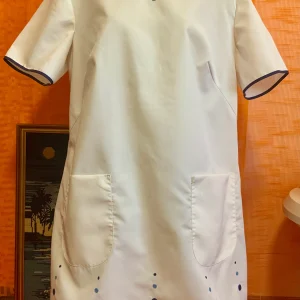 Blouse en Nylon et broderies Vintage 1970- T40