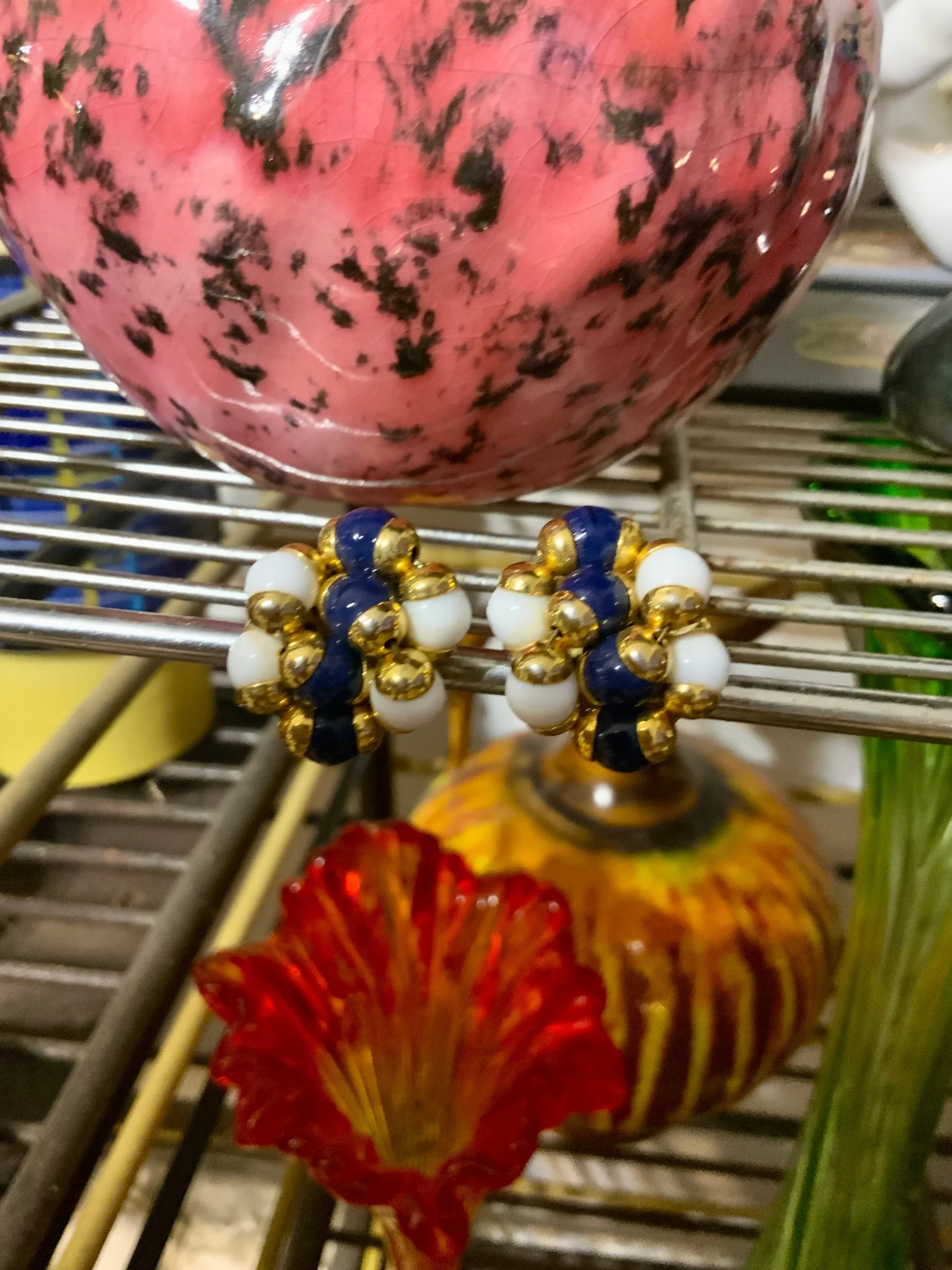 Boucles d’oreilles grappes en perles de verre Vintage 1990 – Image 2