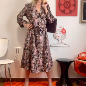Robe à fleurs Faite main Forme magnifique Vintage 1970 Création