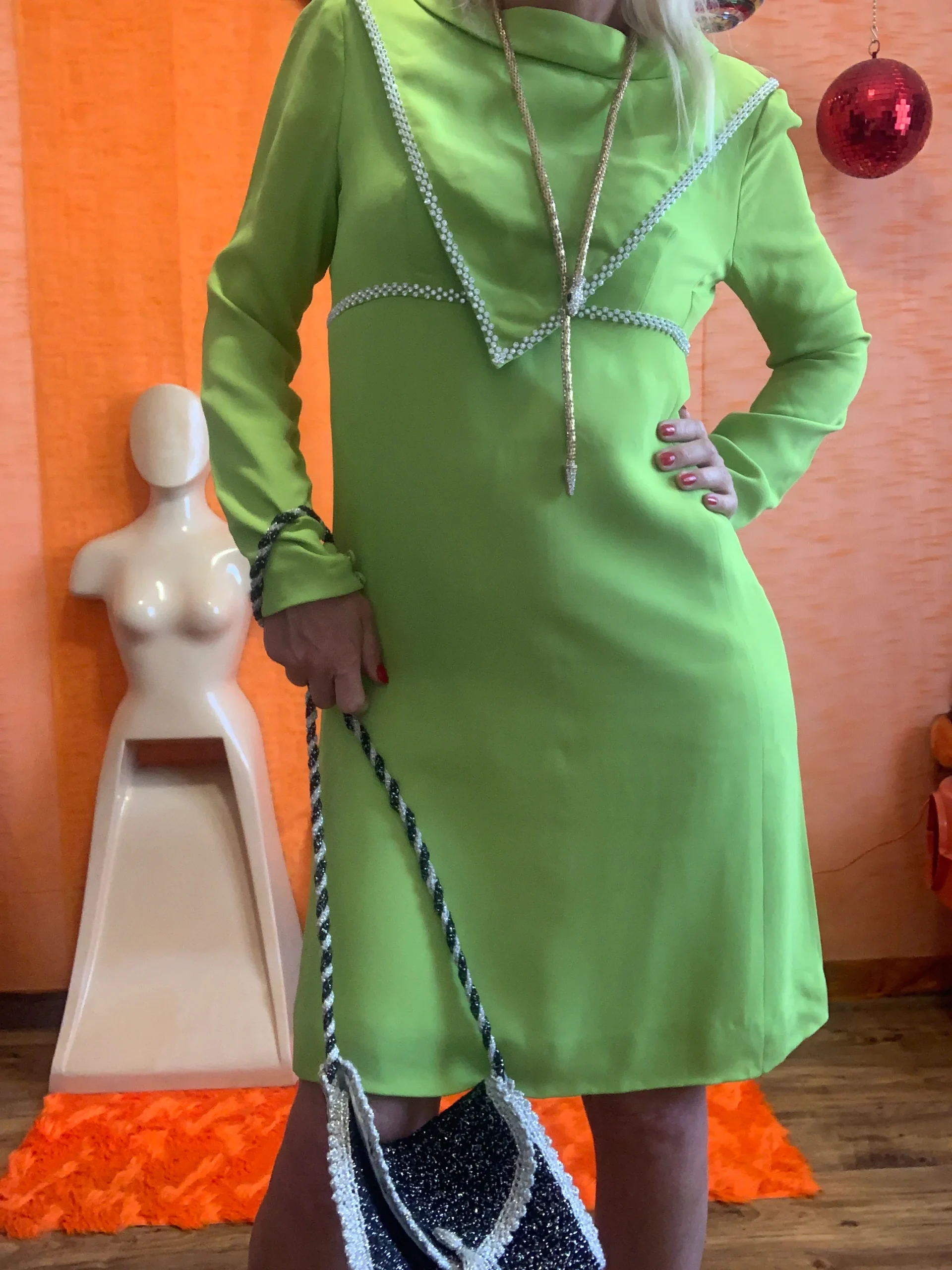 Robe Vintage Années 60 Crêpe Soie Création Main Élégance Strass – Image 4