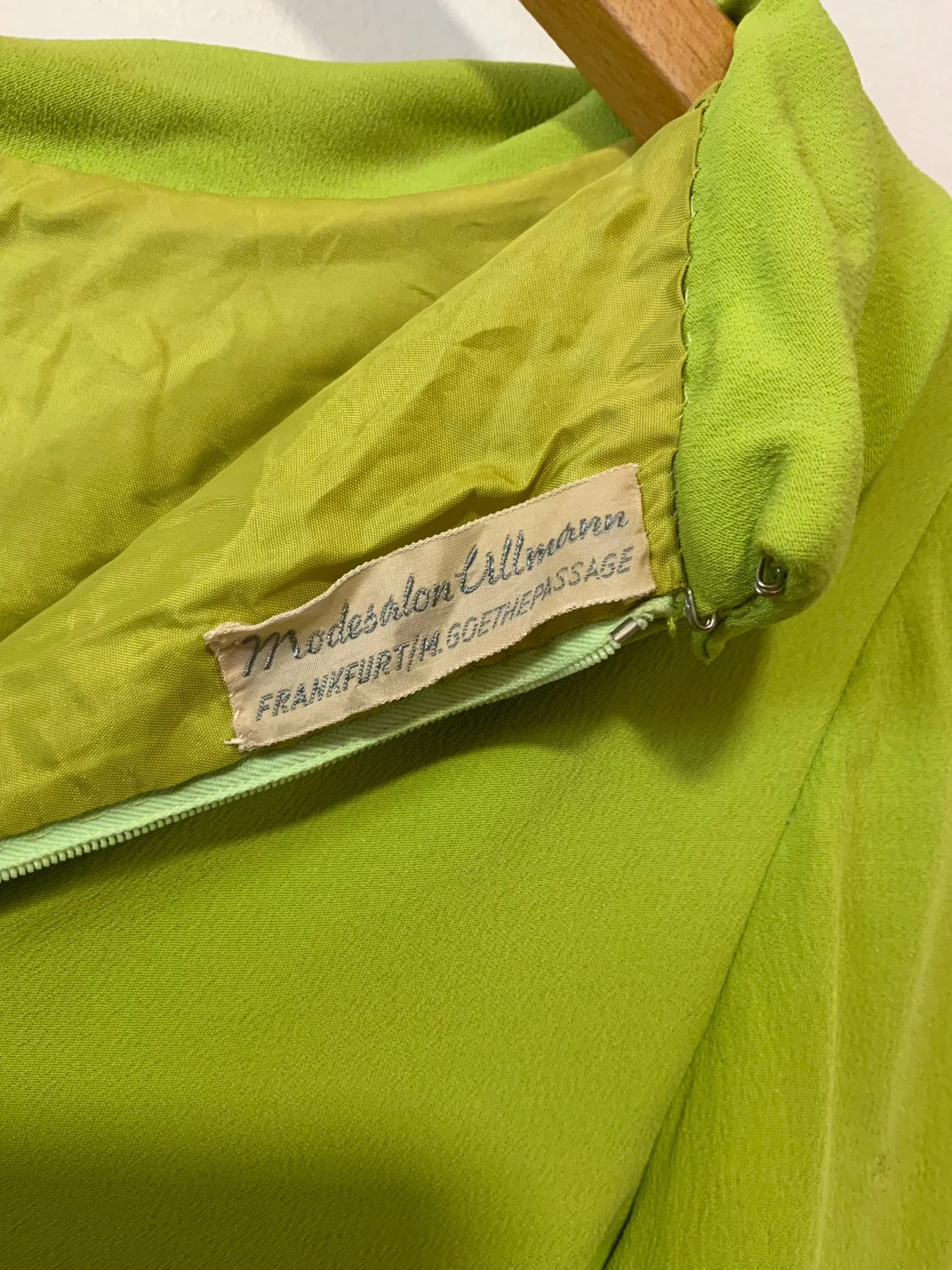 Robe Vintage Années 60 Crêpe Soie Création Main Élégance Strass – Image 6