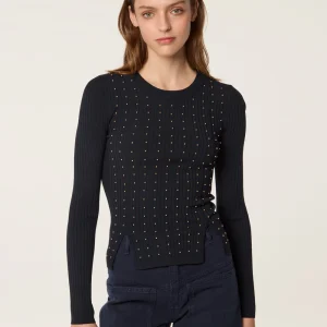 Pull orné de billes dorées